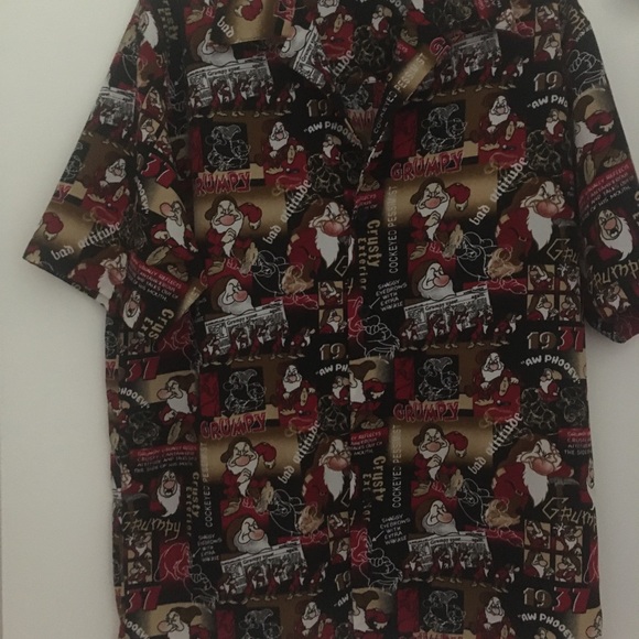 🔥SOLD🔥Disney Button Down Shirt - Picture 3 of 6